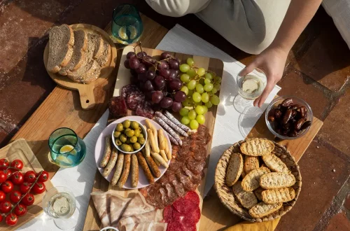 Descubre el aperitivo italiano: historia, bebidas y rituales para disfrutar como un local. Guía completa de esta tradición cultural única.