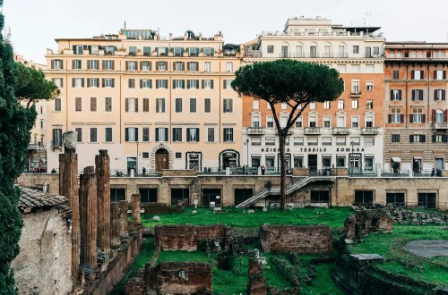 Ciudadanía italiana barata: Fotos de ruinas turísticas en Roma.