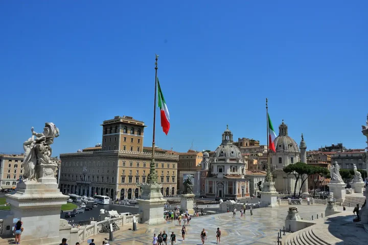 Lo que debes saber del Decreto-Ley 36/2025: Foto de la Piazza Venezia en Roma