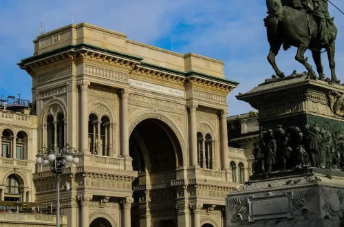 Ciudadanía por consulado vs. comuna: Foto de la Galleria Vittorio Emanuele II en el municipio de Milán