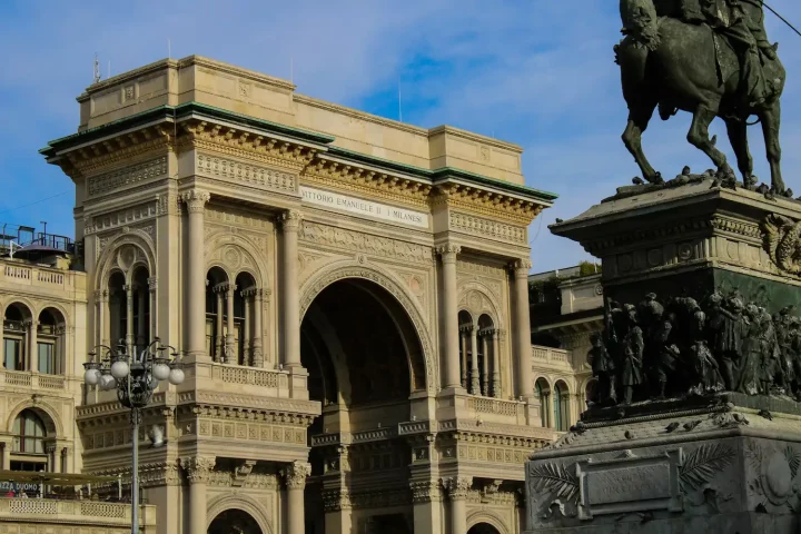 Ciudadanía por consulado vs. comuna: Foto de la Galleria Vittorio Emanuele II en el municipio de Milán