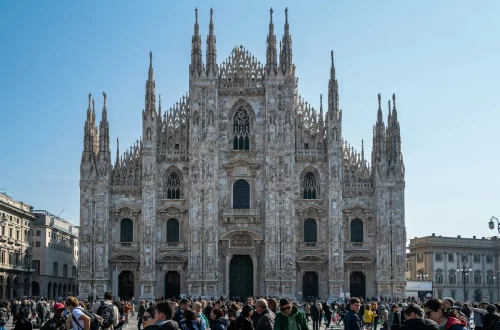 Cómo Iniciar tu Ciudadanía Italiana: Foto de la fachada de la catedral de Milán