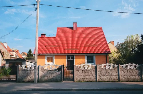 Cómo financiar una casa en Italia: Foto de una casa en una ciudad pequeña en el interior de Italia
