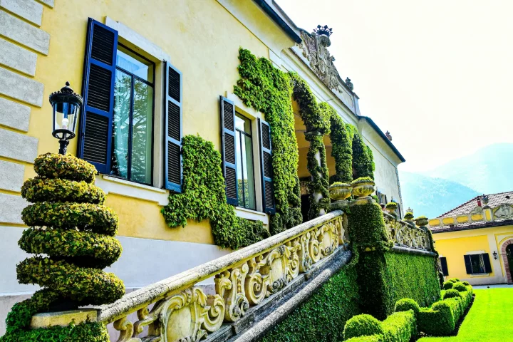 Comunas Italianas: Foto de la entrada a un edificio en Villa del Balbianello