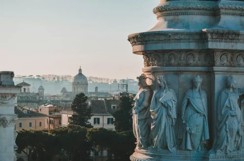 Curiosidades históricas sobre el pasaporte italiano: Foto de un edificio histórico en Roma