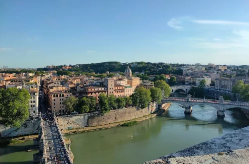 Donde puedo vivir con ciudadania italiana: Foto aérea de la ciudad metropolitana de Roma