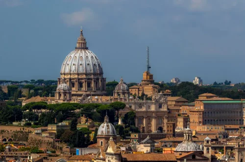 ¿El Vaticano es un país? Te explicamos su soberanía, historia, diferencias con otros Estados y por qué tiene tanto peso en el mundo. ¡Descúbrelo aquí!