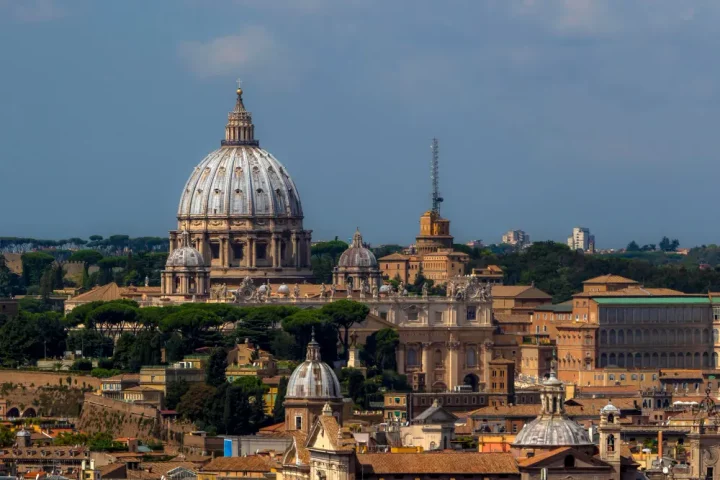 ¿El Vaticano es un país? Te explicamos su soberanía, historia, diferencias con otros Estados y por qué tiene tanto peso en el mundo. ¡Descúbrelo aquí!