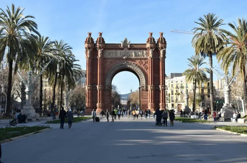 España doble nacionalidad: Foto del Arco de Triunfo en Barcelona