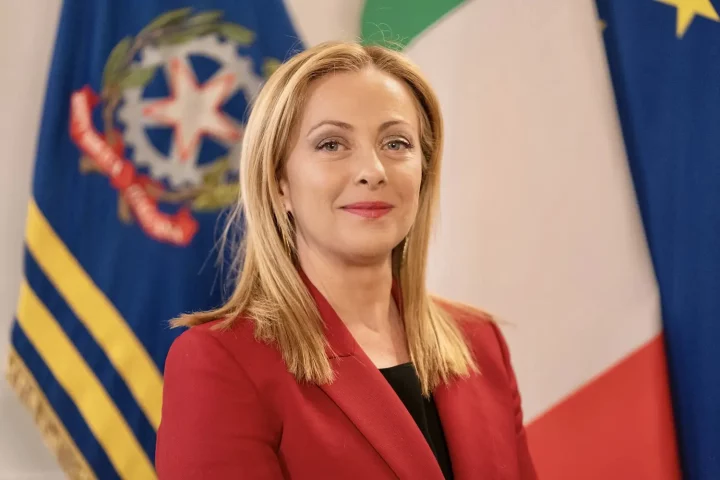 Quién es Giorgia Meloni: Foto oficial de Giorgia Meloni en 2023
