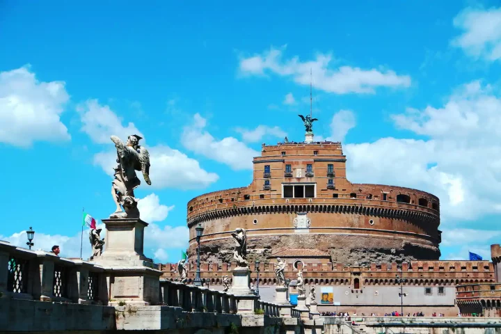 Nueva ley de ciudadanía italiana 2025: Foto del Castillo de Sant'Angelo en Roma