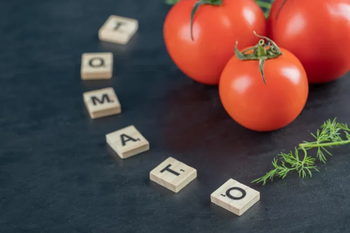 Descubre palabras italianas sin traducción y su significado cultural. Explora términos como magari o dolce far niente y su esencia italiana.