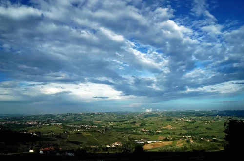 ¿Conoces el nuevo Piamonte Italia? Cultura, trufas y Barolo en un viaje inolvidable. Descubre sus ciudades y sabores. ¡Inspírate aquí!