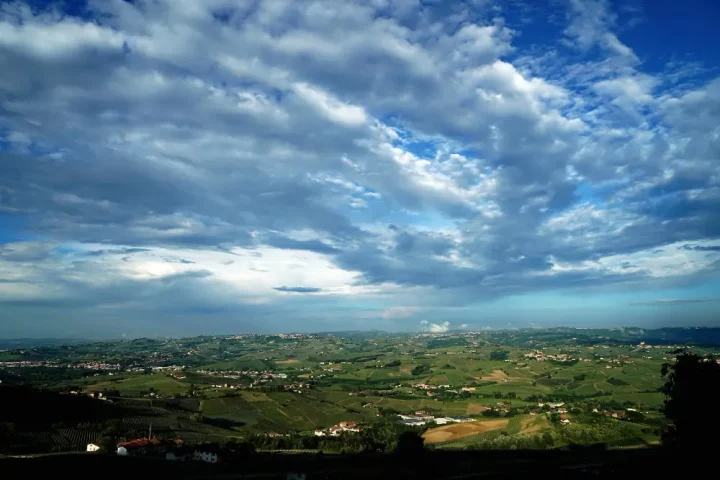 ¿Conoces el nuevo Piamonte Italia? Cultura, trufas y Barolo en un viaje inolvidable. Descubre sus ciudades y sabores. ¡Inspírate aquí!