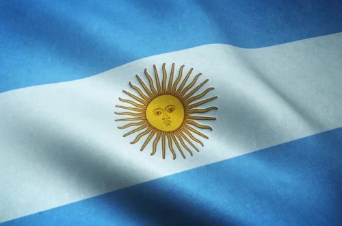 Por qué los argentinos tienen ciudadanía italiana: historia, jus sanguinis, requisitos y cambios del Decreto 36 explicados paso a paso.