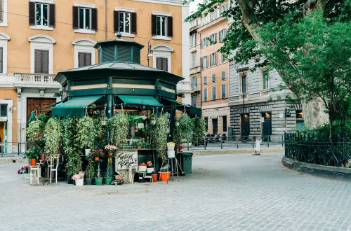 Profesional independiente en Italia: Foto de una tienda de flores en Roma.