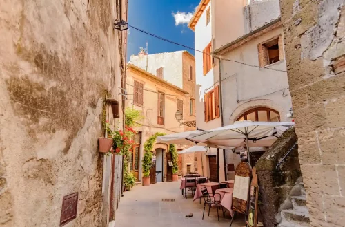 Pueblo italiano ofrece 5.000 euros para vivir o emprender: Foto de un pequeño comercio en un pueblo italiano