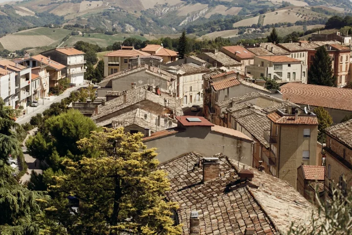 Pueblos medievales en Italia: descubre joyas históricas con encanto, arquitectura milenaria y vistas únicas. ¡Prepara tu próxima aventura europea!