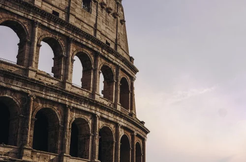 Por qué ocurren tantos terremotos en Italia: placas tectónicas, fallas activas y volcanes explican la intensa actividad sísmica del país.