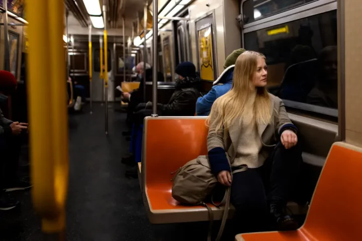 Transporte público en Italia: guía completa sobre metro, trenes y buses. Tarifas, billetes, apps y consejos para moverse como un local. ¡Infórmate aquí!
