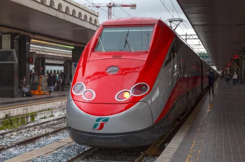 Trenitalia cómo funciona: conoce los tipos de trenes, sus rutas y diferencias. Aprovecha al máximo el sistema ferroviario italiano. ¡Infórmate!