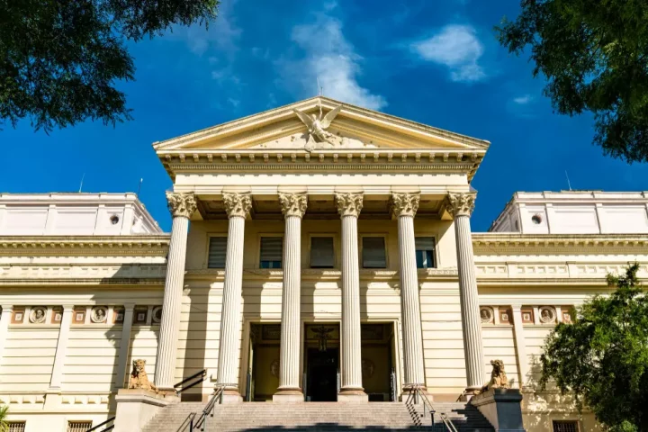 Turno ciudadanía italiana en la plata: foto del Museo de Historia Natural de La Plata